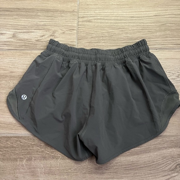 Lulu hotty hot shorts gray sage - Picture 4 of 5